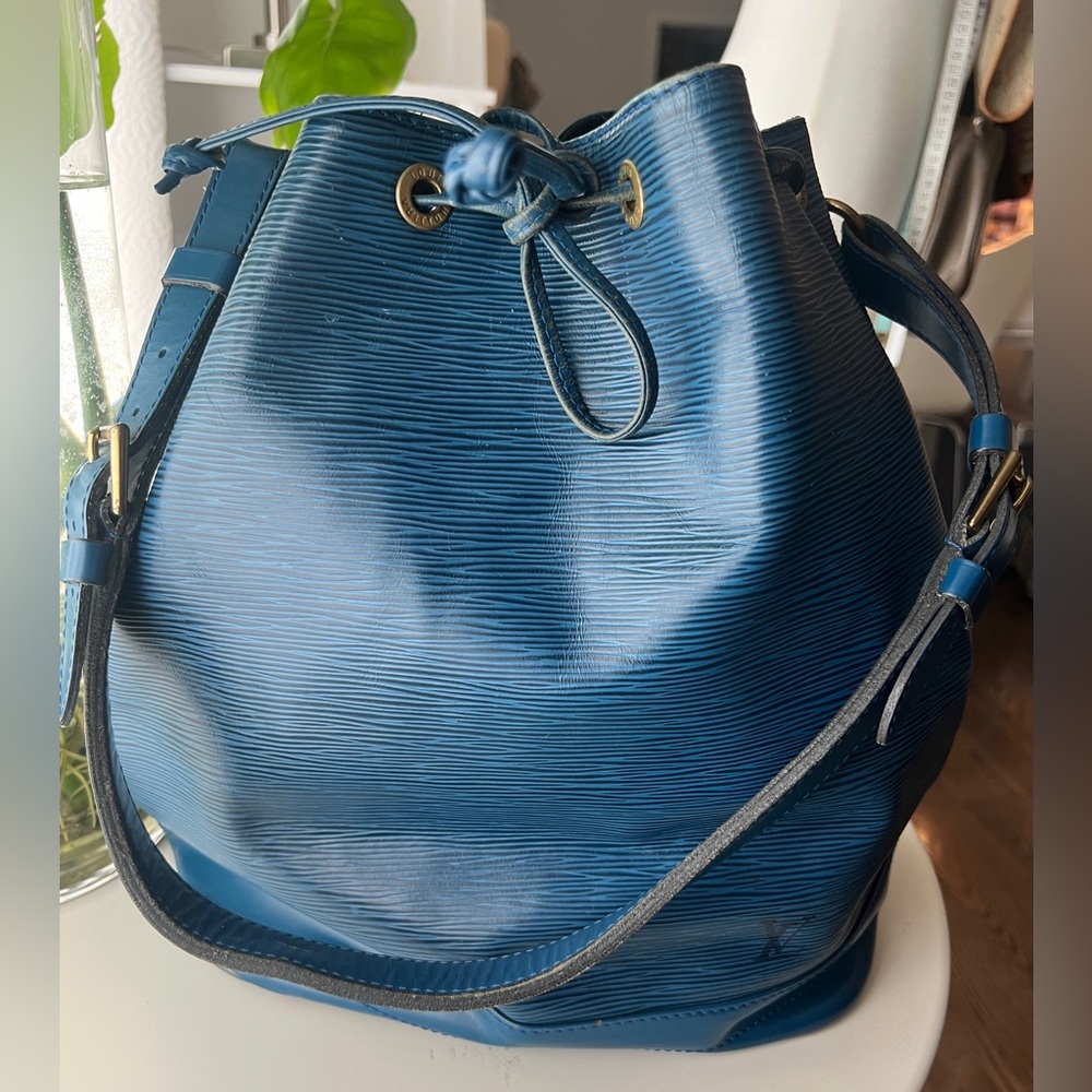 LOUIS VUITTON Toledo Blue Epi Leather Large Noe Bag Authentic